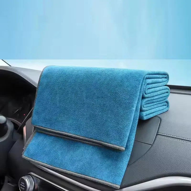 منشفة مايكروفايبر لتنظيف السيارات